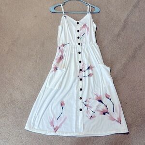 Beautiful white floral dress brand new never worn with pockets!